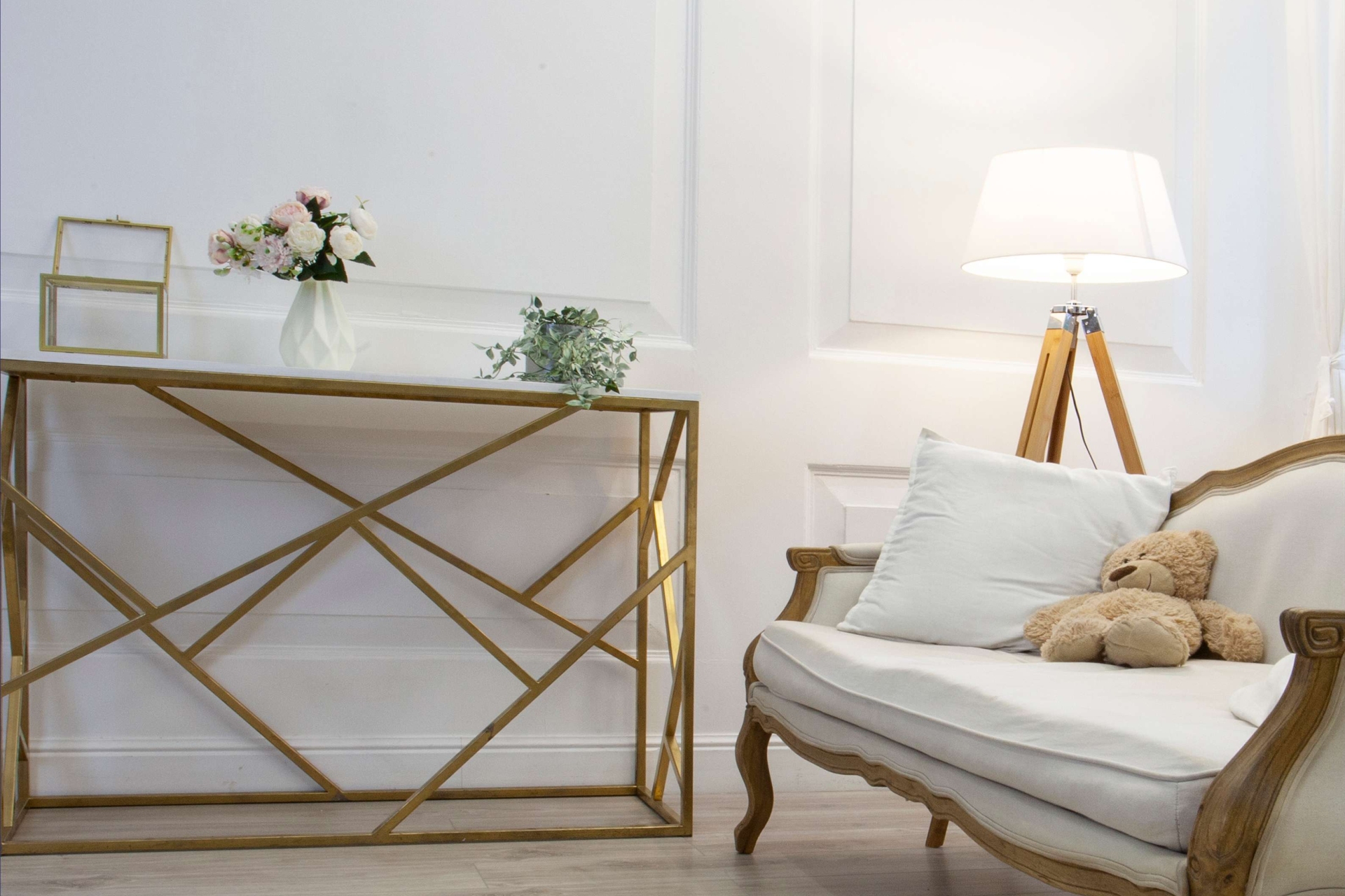 Усовершенствованная кварц-виниловая плитка «Damy Floor» Дуб Белый (1227*187*2,5 мм) — купить в Екатеринбурге